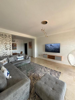 sublime appartement à La Marina Agadir vue sur mer et piscine